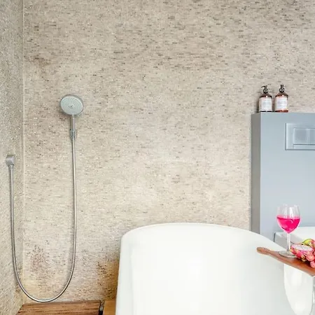 Ghent's Historic Gem - Your Perfect Hideaway *